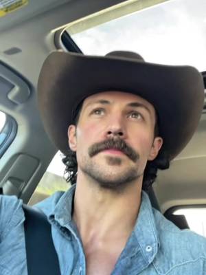 He’s a 7 million dollar cannoli piper 🐂💰🤠#cowboys #fyp #rileygreen #trending #viral 