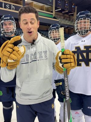 When the @Notre Dame Hockey team invites you on the ice you answer the call! Epic time 😂🏒🪄 #Hockey #NDHockey #NotreDame #FightingIrish #FYP 