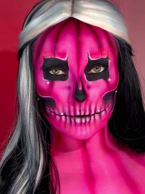 It’s ALIVEEEEE ☠️🏴‍☠️  IB: @Emily Temby✨  #31daysofhalloween #makeuptransformation #makeuptransition #makeupfyp 