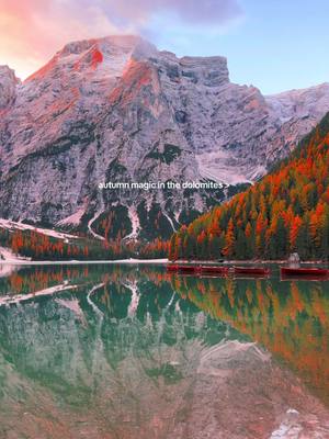 autumn in the dolomites is MAGICAL 🥹💘 #lagodibraies #dolomites #italy 