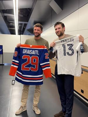 🇩🇪🤝🇩🇪 Leon with @whitecapsfc’s Thomas Müller after tonight’s game! #LetsGoOilers #HockeyTok 