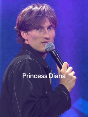 Do you see it? 👸🏼 #heckler #lookalike #princessdiana #justforlaughs  🎥: @Just For Laughs 
