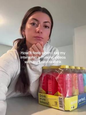 Don’t txt, we’re swamped ✋ #lemonperfect #lemonwater #ihaveabusyweek #kardashiansound 