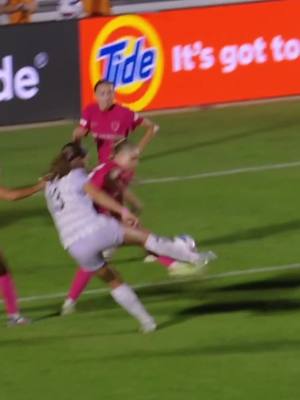 Have a night Emma Sears 👏👏 That's her TENTH goal of the season! #NWSL 