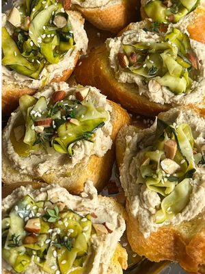 This crostini is a GAME CHANGER for spring hosting! 🌼 Think a garlicky butter bean whip, crispy golden baguette, lemony zucchini ribbons, roasted almonds and thyme, all brought to life with @Cobram Estate Classic Extra Virgin Olive Oil from their Everyday Essentials range. It’s premium quality, award-winning Australian EVOO that’s harvested and first cold pressed within 4 to 6 hours for maximum freshness, flavour and health benefits.  👉 Full recipe on my website - link in bio!  #ad #extravirginoliveoil #CobramEstate #crostini #EasyRecipes 