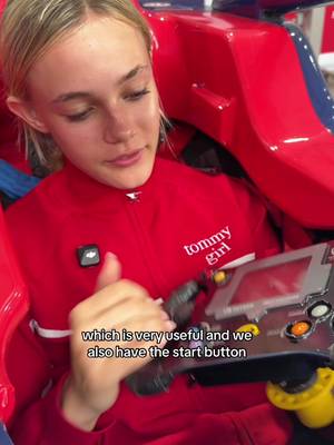 bringing you on a tour of the cockpit at Singapore race weekend @Alba Hurup Larsen  @F1 Academy #f1academy #singapore #tommyhilfiger