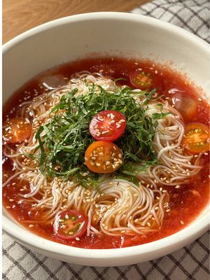 cold tomato somen for an 80° day in October 🍅