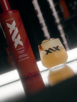 Toffee Apple could be our best flavour yet 🍎 Head to the link in our bio to secure your bottle 🫡 #fyp #xixvodka #sidemen #cocktail 