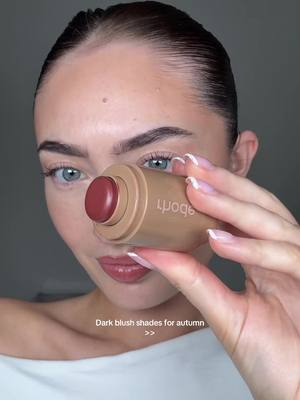 This shade from @rhode skin for winter >> 🍁🍂 #grwm #makeup #makeuphacks #blush #autumnmakeup 