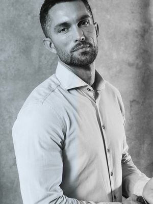 Elevate your wardrobe with the timeless charm of the classic corduroy shirt #LINDBERGH #corduroy #autumn #shirt
