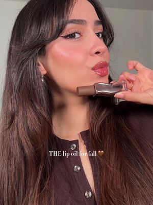 @Gisou ‘milky mocha’ lip oil 🤎 obsesionada con este tono y el olorrr, huele a chocolate deliciosoooo! 🍫 #gisou #gisoulipoil #lipswatch #brown #fall