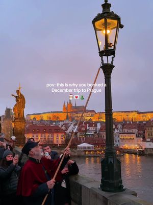 A Christmas tradition in Prague you’ve probably never heard of ✨🕯️ Every year from December 1st, a man dressed as a historical lamplighter walks across Charles Bridge, lighting each gas lamp by hand — just like in the 1800s. No music, no stage. Just flickering lights, icy air, and a fairytale glow over the Vltava River. 📍 Where: Charles Bridge, Prague 📅 When: Daily from December 1st during the festive season 🕰️ Time: Around 4 PM (just before sunset) This quiet little ritual is one of the most magical ways to start the Christmas season in Prague. 📌 Save this for your winter getaway
