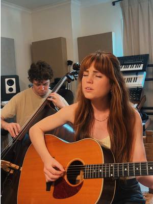 I’ll never get sick of singing this one ❤️ #tellheryouloveher #echosmith #acoustic #livemusic 
