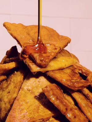 It’s sweet treat o’clock somewhere ⏰Try our brand new Cinnamon Sugar Pita Chips now! #cava #cinnamon #pitachips 