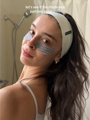 as someone with really dull + dark under eyes, these really hydrate and brighten them! 10/10 reccomend @rhode skin #rhode #rhodeeyepatches #beauty #rhodeskin 