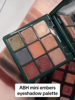 The perfect little eyeshadow palette for fall 😍 #eyeshadowpalette #falleyeshadow 
