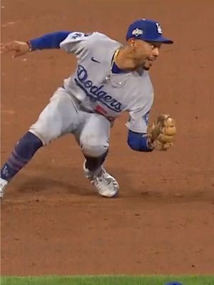 A perfectly executed wheel play. 🤌 #dodgers #sports #losangeles 