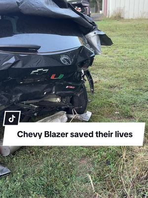 What is left of Julia’s Chevy Blazer. This car saved the lives of my wife, mother and mother in law. Yesterday was a very scary day. Today, I’m just so grateful that they are alive. Lo que quedó del Chevy Blazer de Julia. Este carro salvó la vida de mi esposa, mi madre y mi suegra. Susto fuerte el de ayer. Hoy solo estoy agradecido con Dios de que están aquí con nosotros. 🙏🏼 @Chevrolet 
