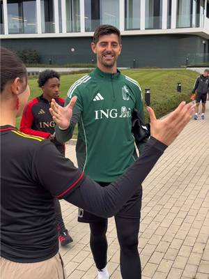 Searching for the perfect dap with the Red Devils 🤝🔊