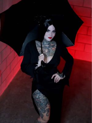 How’s my Morticia look? 🥀  #morticia #morticiacosplay #morticiaaddams #adamsfamily 