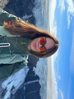 back in Iceland 🌀🇮🇸🌋 renting a 4x4 to explore the Highlands!! #iceland #outdoorsygirl #hikinggirls #icelandtravel #hikingootd 