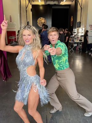 We’ve got a Disney night cha-cha coming your way! See you tonight. To VOTE text ROBERT to 21523 or head online to the link in my bio. Voting BEGINS: 8pmET / 7p CT / 5p PT - voting starts early at 5pm for everyone on the west coast! 
