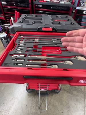 Everything in the new @Milwaukee Tool Mechanics hand tool kit in 90 seconds. This is just a run through as fast I could get not an in depth video. So many people were asking what all comes in each drawer so this was my best option and try to keep it short. 
