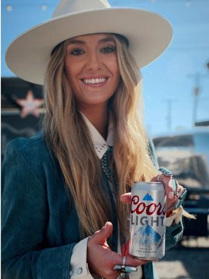 This fashion tip from Lainey Wilson is pretty…chill.