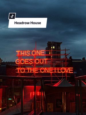 One of Leeds’ best rooftops ✨🪩 #leeds #leedsrooftop #rooftopbar #leedsstudents #leedsuni 