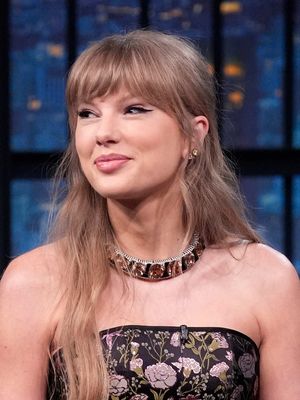 @Taylor Swift spills the tea on how @Travis Kelce first met Greta Gerwig and his classic mix-up 😅