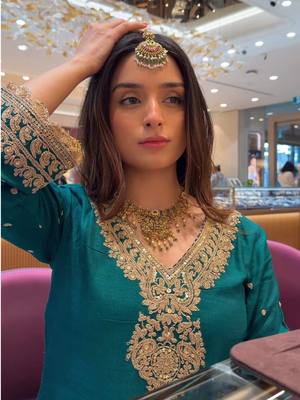 Still not over how stunning every piece looked on me 😍 Loved experiencing the world of @Malabar Gold and Diamonds  Location: Westfield Fountain Gate, Melbourne  #malabargoldanddiamonds #melbourneevents #anilkapoor  [Indian Jewellery, Malabar Gold and Diamonds, Diamond Ring, Gold choker, Temple Jewellery, Traditional Jewellery, Anil Kapoor, Influencer Events, Fashion Influencer, Influencer Australia]
