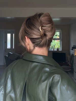 Hair pins >>  @Kitsch hair pin #hairpintutorial #hairtutorial #frenchpintutorial 