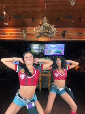 These moves pair perfectly with 29° draft 🍺 #twinpeaksrestaurants #twinpeaksgirls #sportsbar