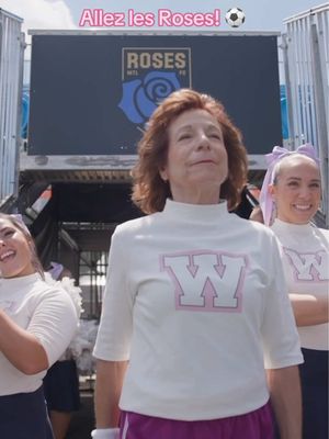 On se soutient entre FEMMES DE L’INDUSTRIE!!!! (du sport,,,) ET AUSSI,,,, ON,,,,,BBBOUGE!@rosesmtlfc @cheer_quebec  #cheer #Soccer #athletes 