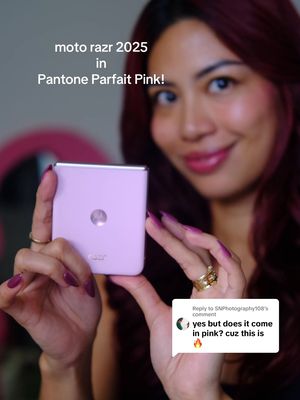 Replying to @SNPhotography108 so guess whattttt: PINK MOTO RAZR!!!! This is the base #motorazr2025 / #motorazr60 in panton parfait pink and its sooo cuteee #isadoestech 