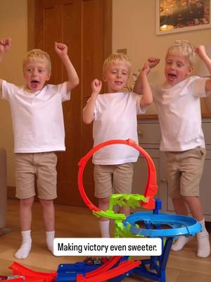 Falling isn’t failing, it’s growing. With Mid Air Crash, kids build confidence by trying, failing, and trying again.