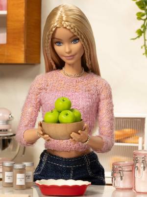 The apple of my pie 🍏🥧 #Barbie #October #OctoberMood #Baking #Apple 