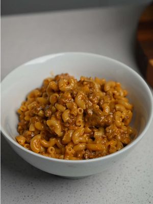 This is comfort food at its finest - an elevated take on that nostalgic boxed classic, all made from scratch in one pot. Made with local dairy, it’s cheesy, creamy, and loaded with flavor. It’s the kind of dish you’ll want on repeat this fall. The best part? It comes together in under 30 minutes with simple ingredients. Recipe⬇️⬇️⬇️ Ingredients ●      ½ package macaroni noodles (about 200 g) ●      1 lb medium ground beef ●      1 small onion, diced ●      3 cloves garlic, minced ●      2 tbsp tomato paste ●      1 tsp paprika ●      ½ tsp cayenne (optional, for heat) ●      1 tsp dried thyme ●      1 tsp Italian seasoning ●      Salt & black pepper, to taste ●      2 cups beef broth ●      2 cups local milk ●      ¼ cup local butter, diced ●      1 ½ cups shredded local cheddar cheese ●      1 tbsp oil (for cooking) Method Heat oil in a large pot over medium heat. Add onions and garlic; sauté until fragrant. Add ground beef and cook until browned. Stir in tomato paste, cooking it down for 1–2 minutes. Add paprika, cayenne, thyme, Italian seasoning, salt, and pepper. Stir well. Pour in beef broth and local milk, then stir in macaroni. Cover and cook on medium-low heat for 10–12 minutes, stirring halfway to prevent sticking. Once pasta is tender, stir in diced local butter until melted and creamy. Add shredded local cheddar cheese, mixing until smooth and cheesy. Taste, adjust seasoning if needed, and serve hot. @Ontario Dairy #inspiredbydairy #AD 