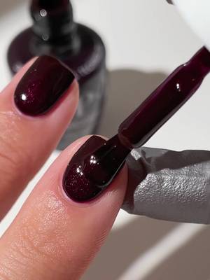A moment for this deliciously dark black-red. Can you guess this iconic shade? Hint: 🍒🖤 💅: @Elizabeth in Black Cherry Chutney
