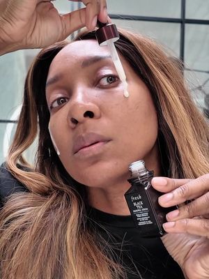 Thank God I worked with Fresh to talk about this because every woman needs to hear this! I've been using the @Fresh Beauty Black Tea Renewal Serum to help firm skin, it also smooths lines and wrinkles. Do you agree with what I'm saying though? #freshpartner