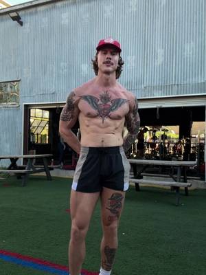 First week back in a calorie surplus. New job has taken a toll on a lot of the structure and I had in my life previously and am finally getting back into prioritizing myself again. Lil physique update, goal is 190 by the new year