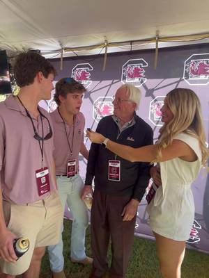 A Gamecock Family who has been going to games together for a long time creating memories 🥹🤙 • • • • • #SpursUp🤙 #USC #SouthCarolina #CFB #CollegeFootball         