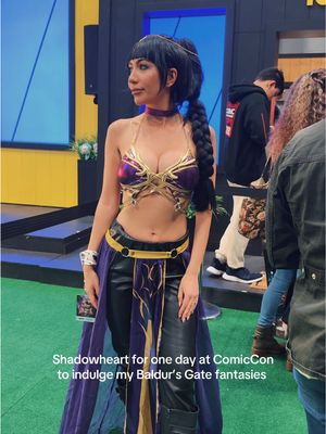 Lady Shar be with you. New York ComicCon Shadowheart (Baldur’s Gate) cosplay 🖤