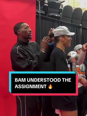 Hair fixer. Hype man. Videographer. 🏆 #bamadebayo can do it all when it comes to #ajawilson 😏 #WNBA #wnbachampion #wnbafinals