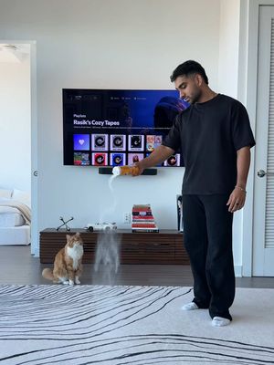 sunday reset 🫧 come hang with me for a weekend reset + the usual rnb vibes, Mocha usually gets on the robot vacuum himself but today i had to convince him with treats 🤣 #sundayreset #cleanwithme #cleaningmotivation #weekendreset #cleaningtiktok 
