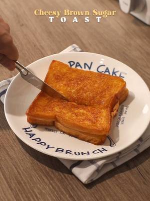🧀🍞 Cheesy Brown Sugar Toast 📝 Recipe 60g • Butter / Margarine 3 tbsp • Brown Sugar Bread Slice Cheese Slices *note: you can make with 4 slices of bread with this recipe!  Instructions: • Butter + Brown Sugar - mix butter and brown sugar together • Bread - spread butter + brown sugar on a slice of bread - prepare another slice of bread and put cheese slice on the bread - stack bread with the bread that already has butter and make it face the top • Cooking; Bread - heat pan in medium heat - fry the buttered bread on the pan in medium-low heat - spread another butter + brown sugar on the bread that is still plain - flip the bread to fry the other side of the bread until both of sides are golden brown • Finishing; Cheesy Brown Sugar Toast - once the bread is cold, it’s gonna be crunchy because of the caramelized sugar then you can enjoy! — #toast #caramelized #brownsugar #homecafe #toastrecipes