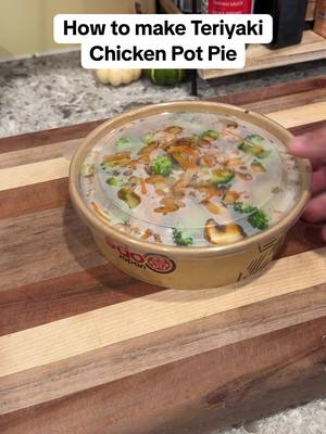 Forget the turkey leftovers & give your Teriyaki Chicken the pot pie treatment 🍗