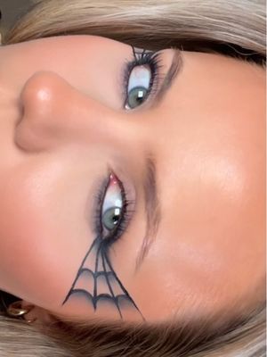 easy halloween spider web hack 🕷️🕸️ @Diorbeauty black liquid liner #halloween #halloweenmakeup 