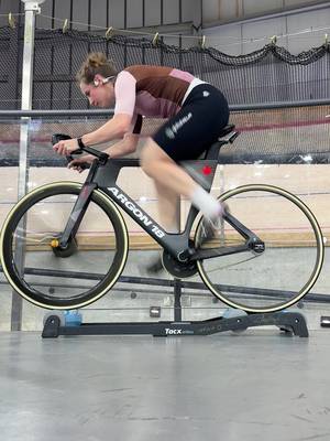 Locked in for max sprints on the rollers #cycling #sprint #trackcycling #fixie 