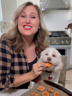 1 Ingredient Dog Treats 🐾 • Cut a sweet potato into 1/2 cm slices with a mandolin or knife • Bake at 250°F for 2 hours turning half way  • Store in the fridge for up to 3 weeks or the freezer for 3 months ❤️